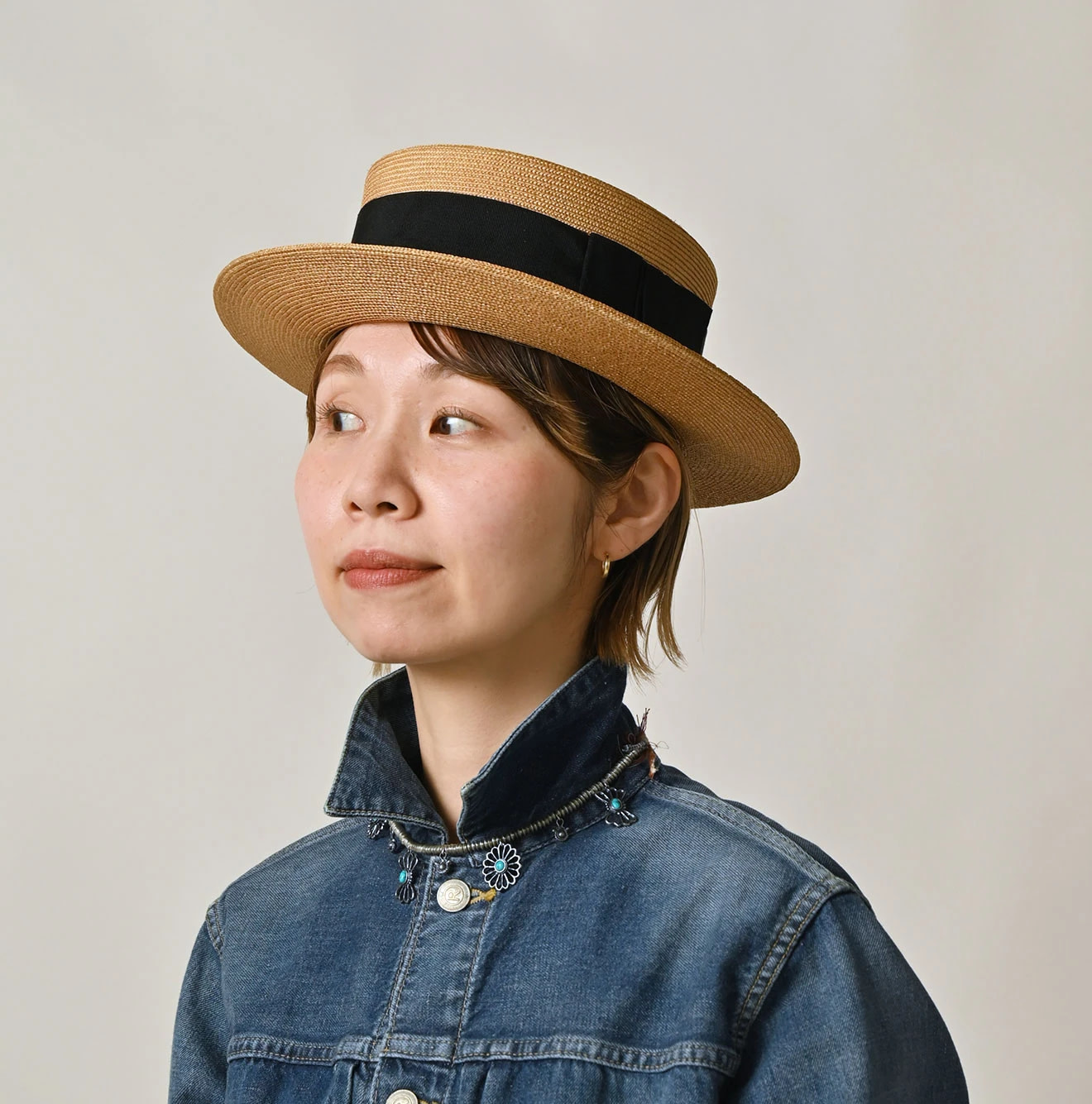 Kurukuru Hippie Necklace Female Model