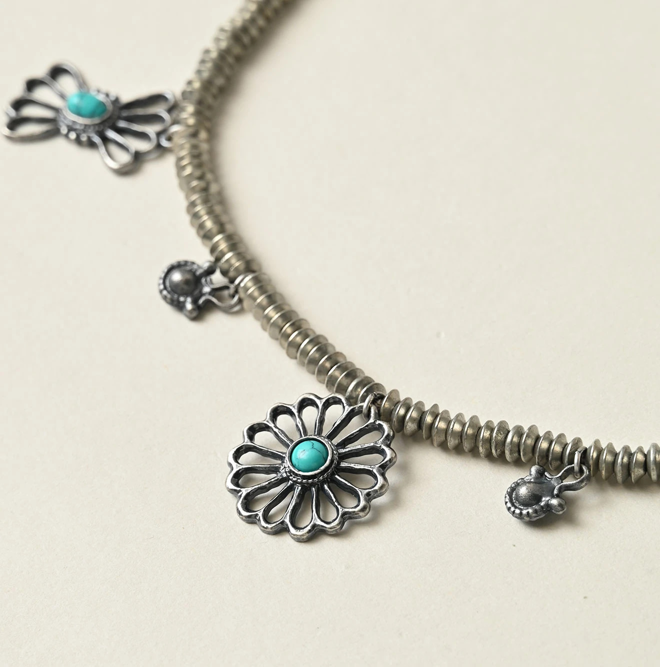 Kurukuru Hippie Necklace Detail