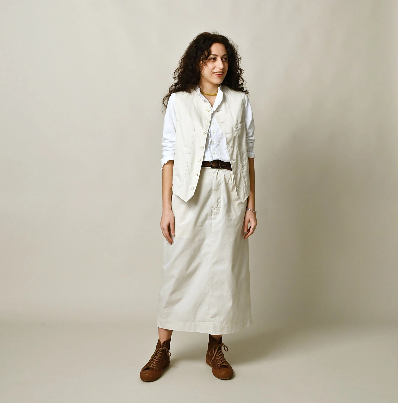 Thin Gabardine 908 Vest Female Model