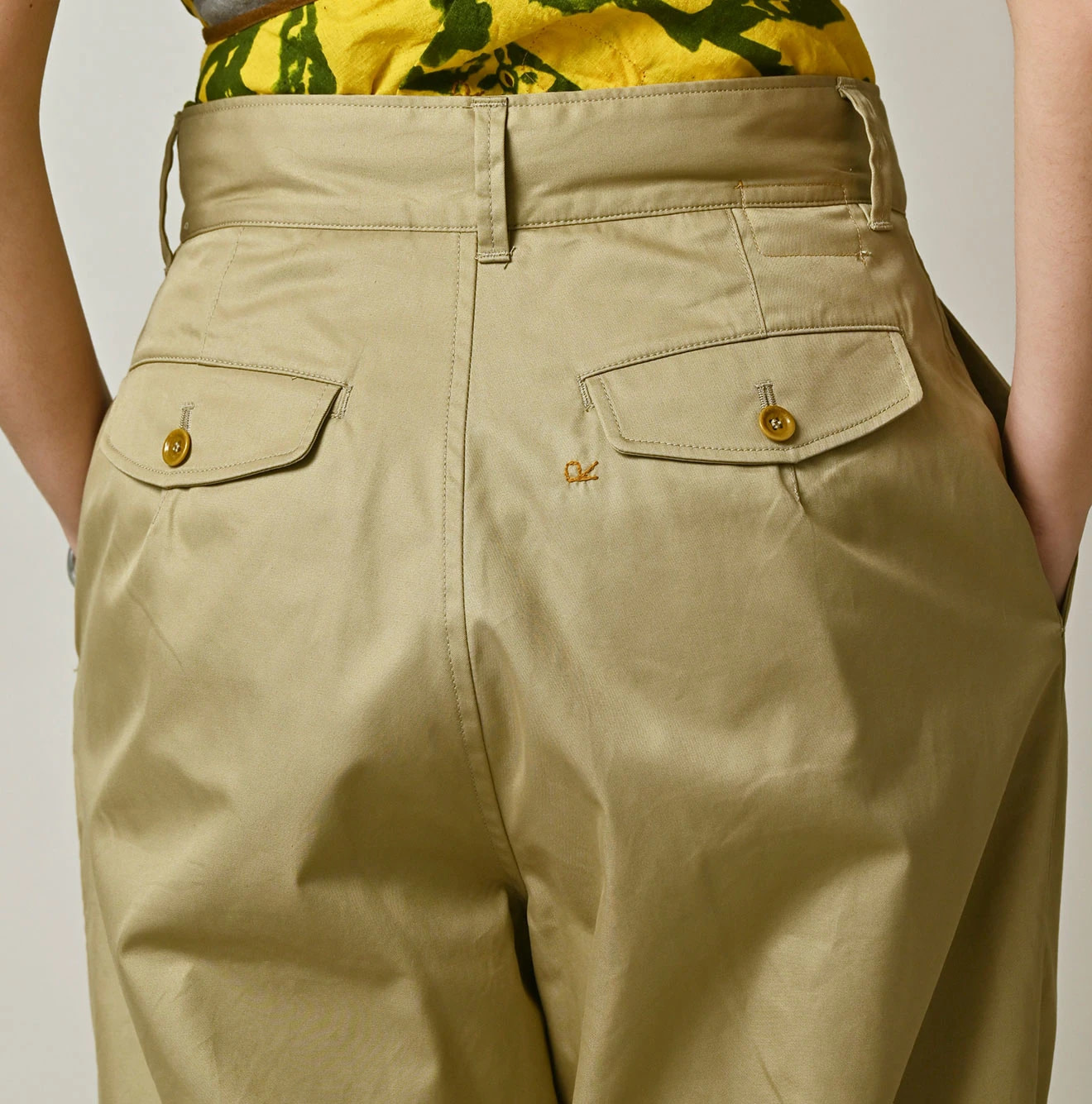 Thin Gabardine Charlotte Baggy Detail