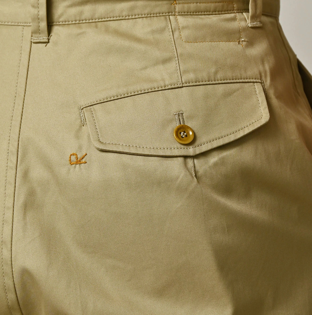 Thin Gabardine Charlotte Baggy Detail