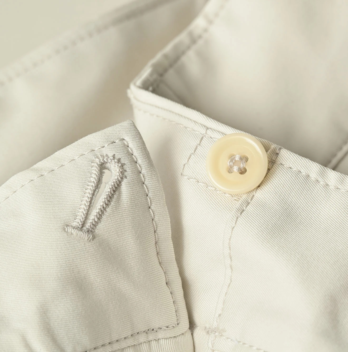 Thin Gabardine Charlotte Baggy Detail