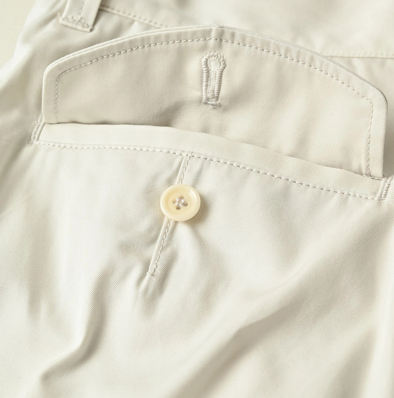Thin Gabardine Charlotte Baggy Detail