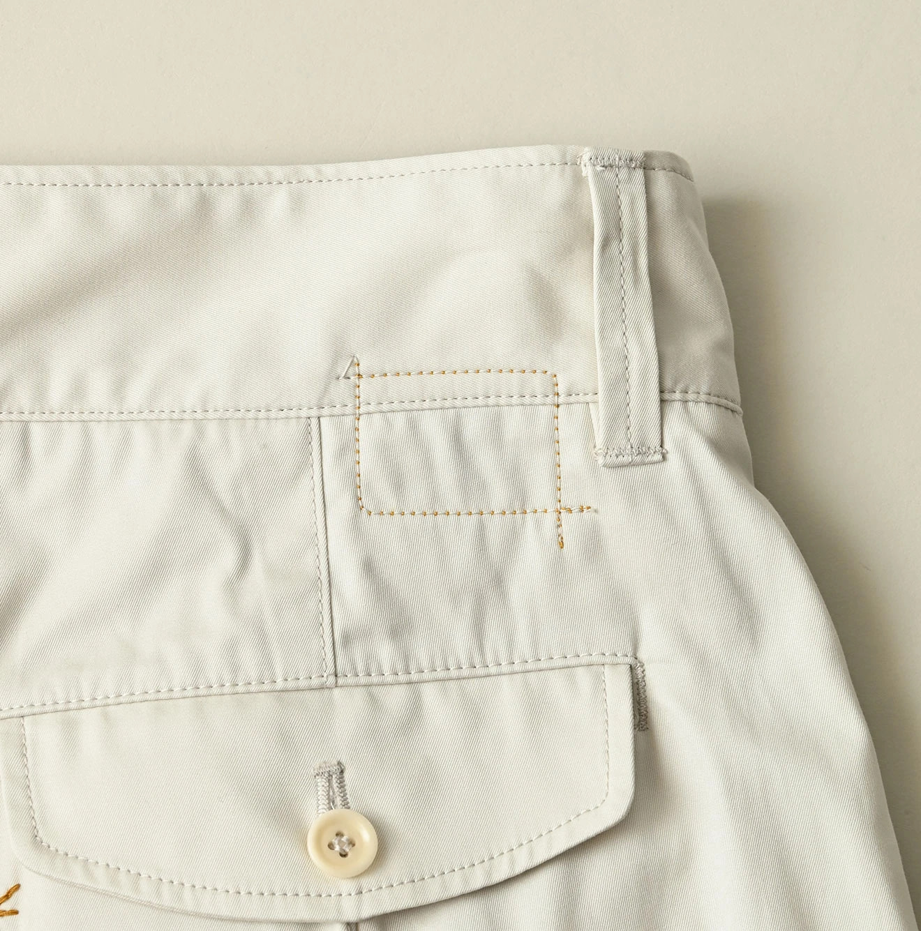 Thin Gabardine Charlotte Baggy Detail