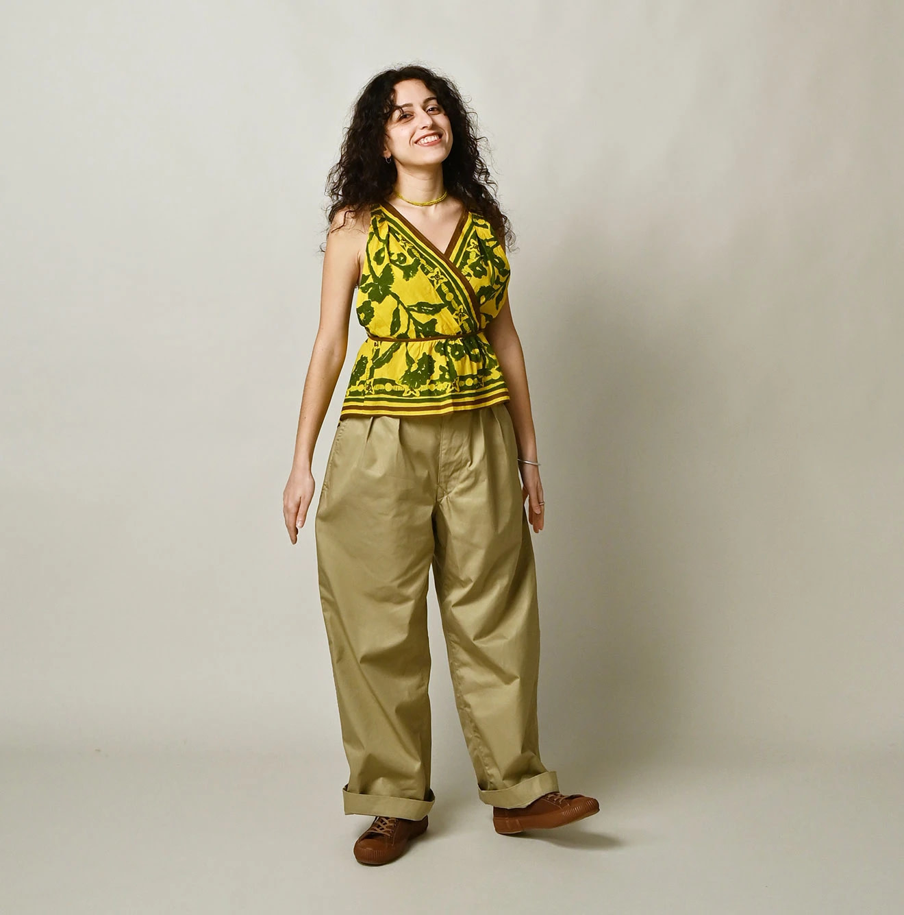 Thin Gabardine Charlotte Baggy Female Model