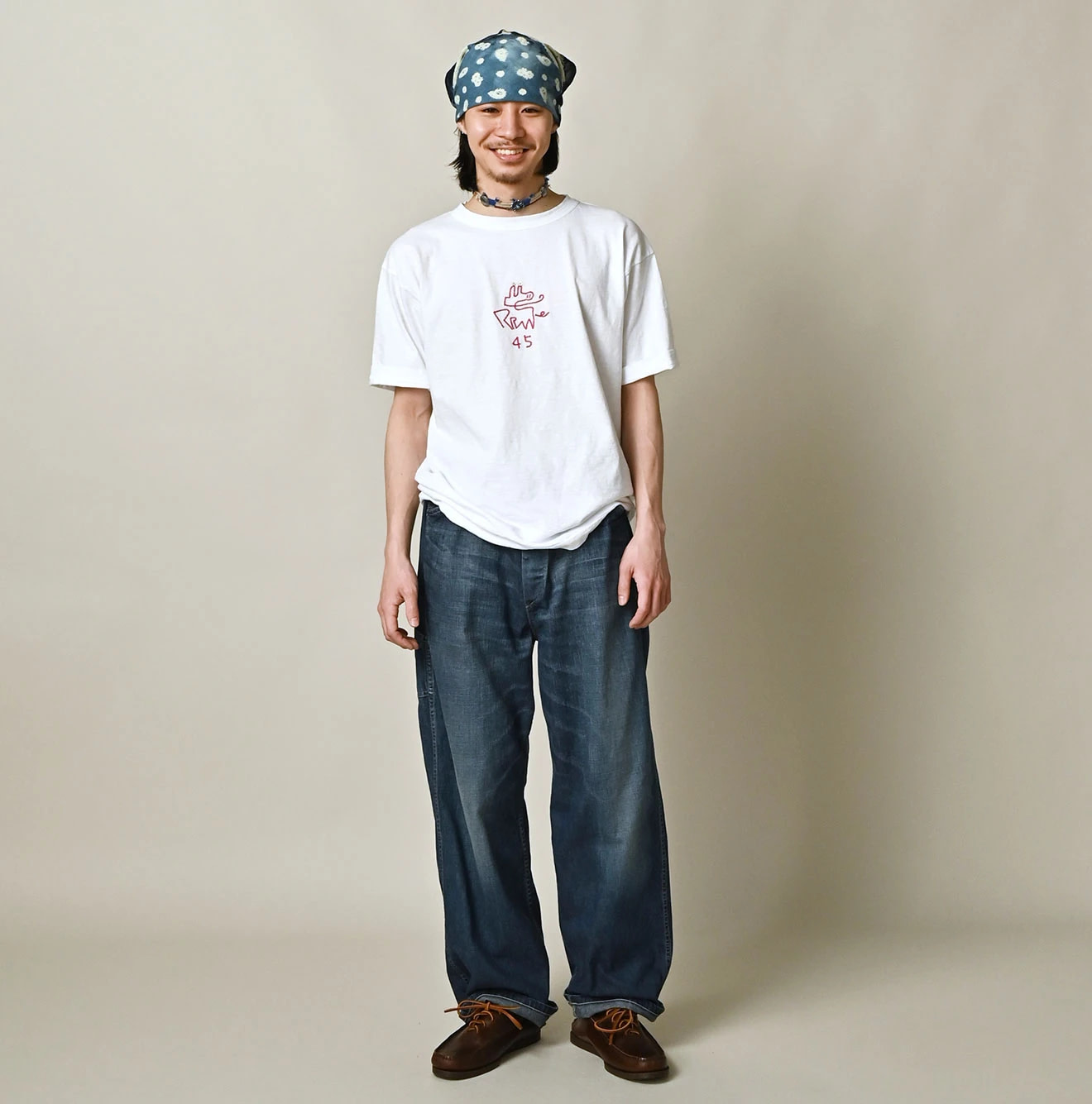 Nasuppie Embroidered 908 T-shirt Male Model