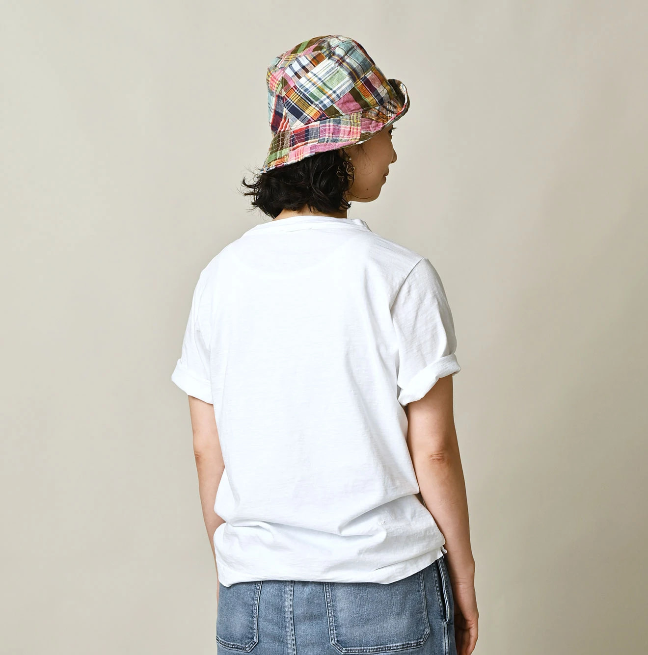 Nasuppie Embroidered 908 T-shirt Female Model