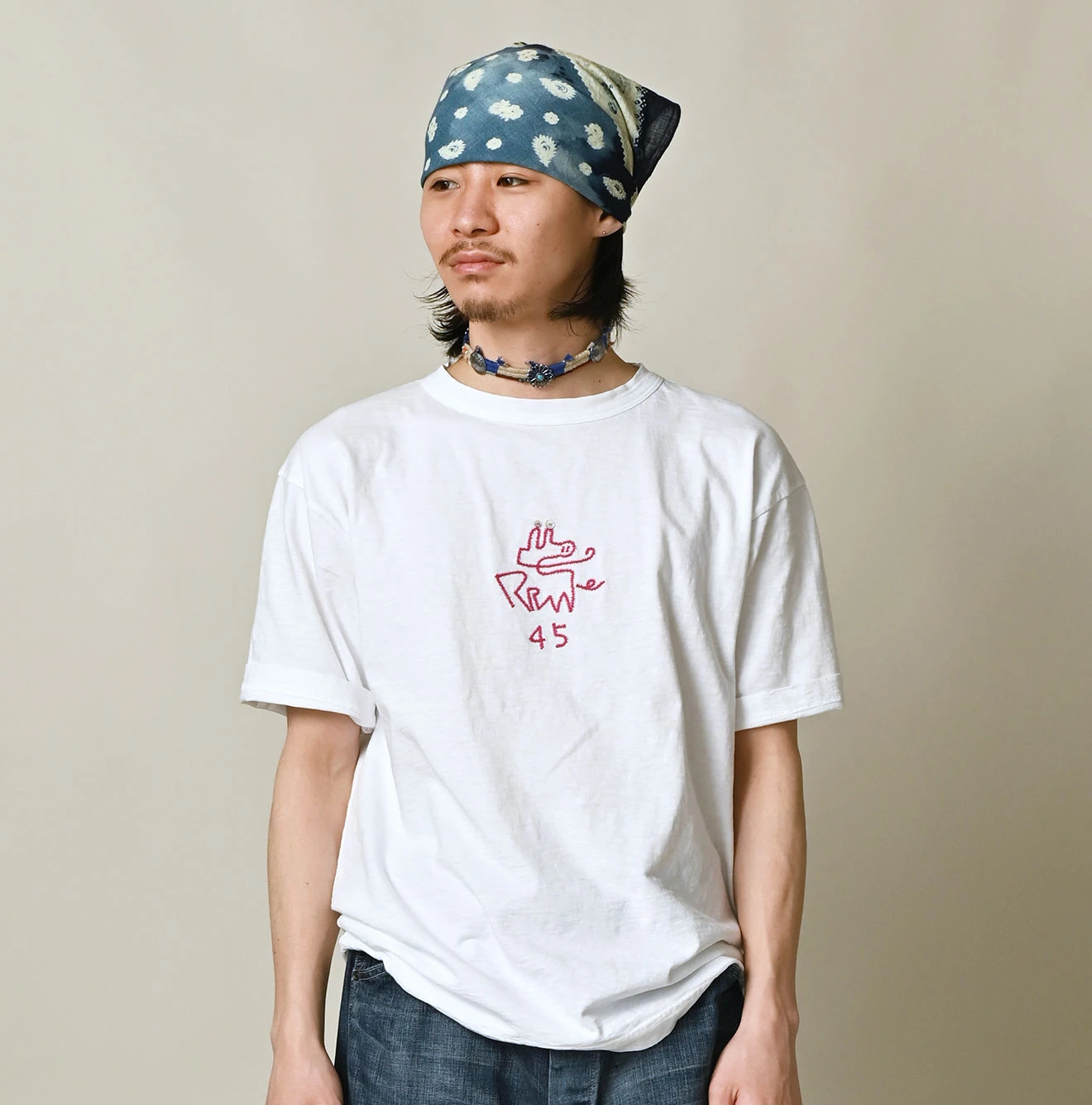 Nasuppie Embroidered 908 T-shirt Male Model