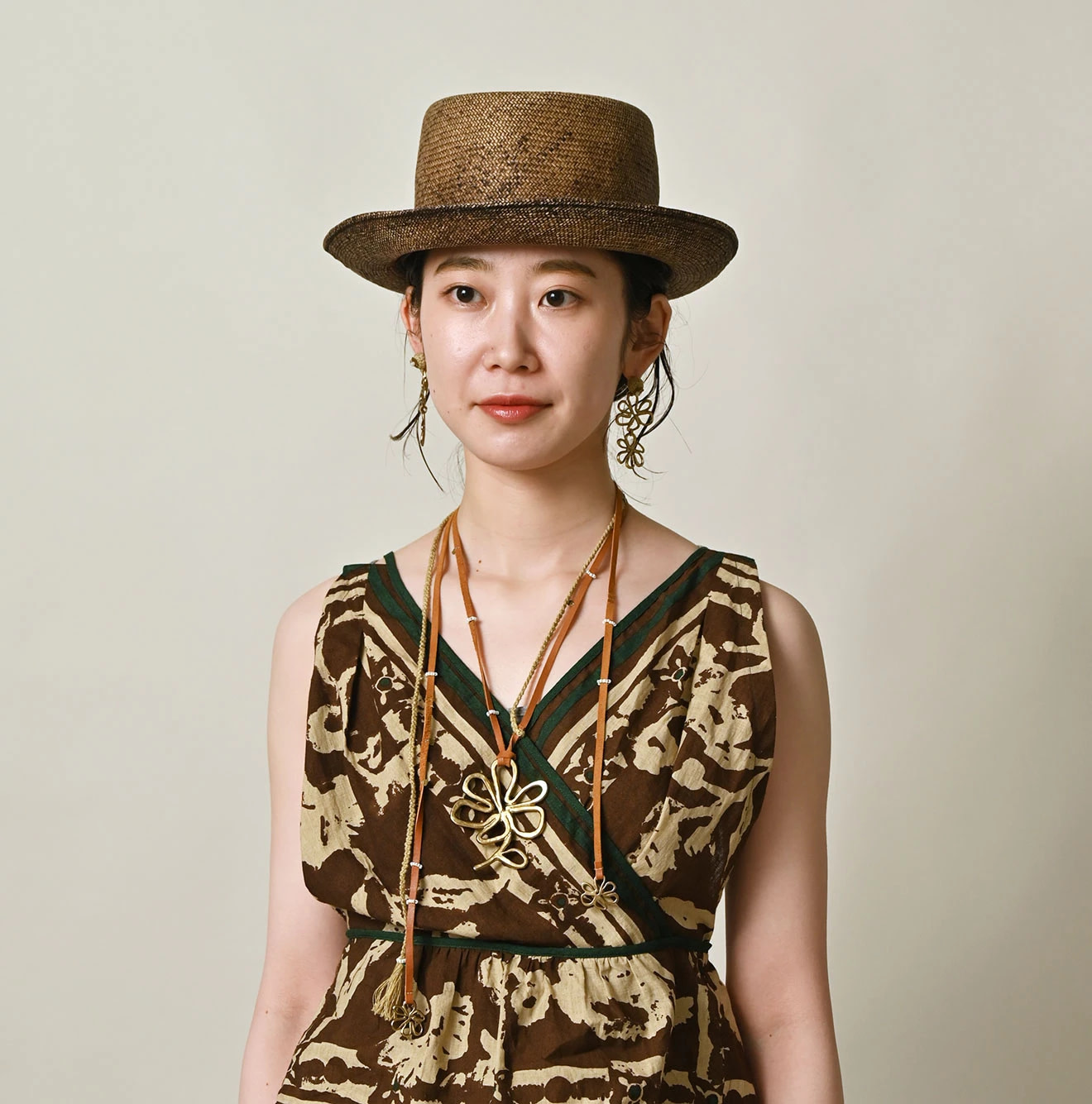 Flower Necklace Female Model