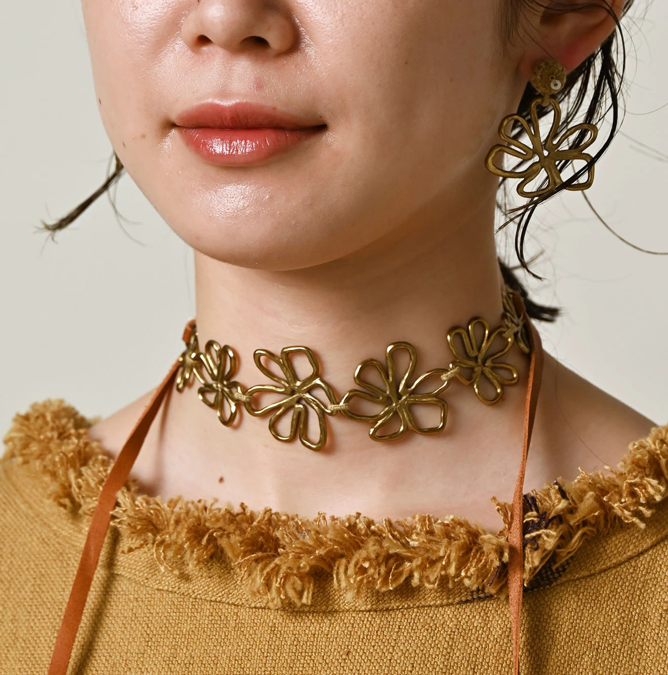 Flower Choker Female Model