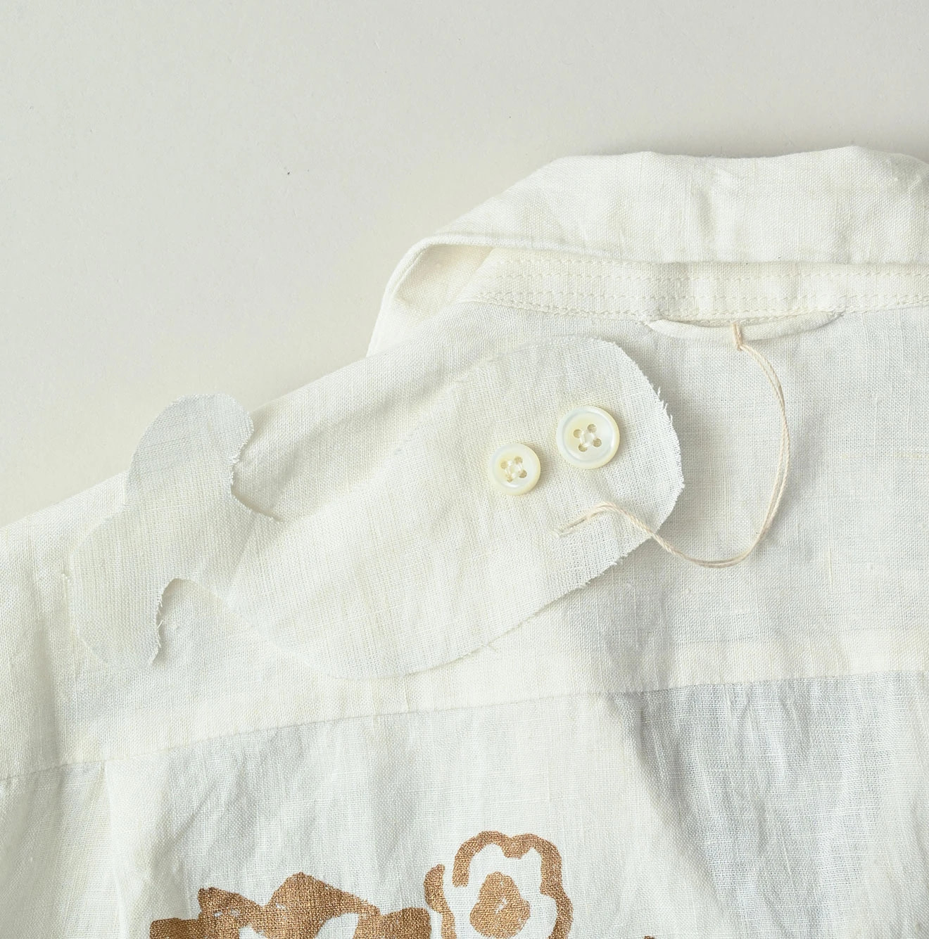 Indian Linen Gold Leaf Print LeiLei Shirt MEN Detail