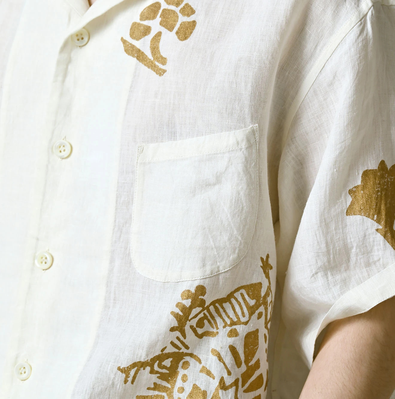 Indian Linen Gold Leaf Print LeiLei Shirt MEN Detail