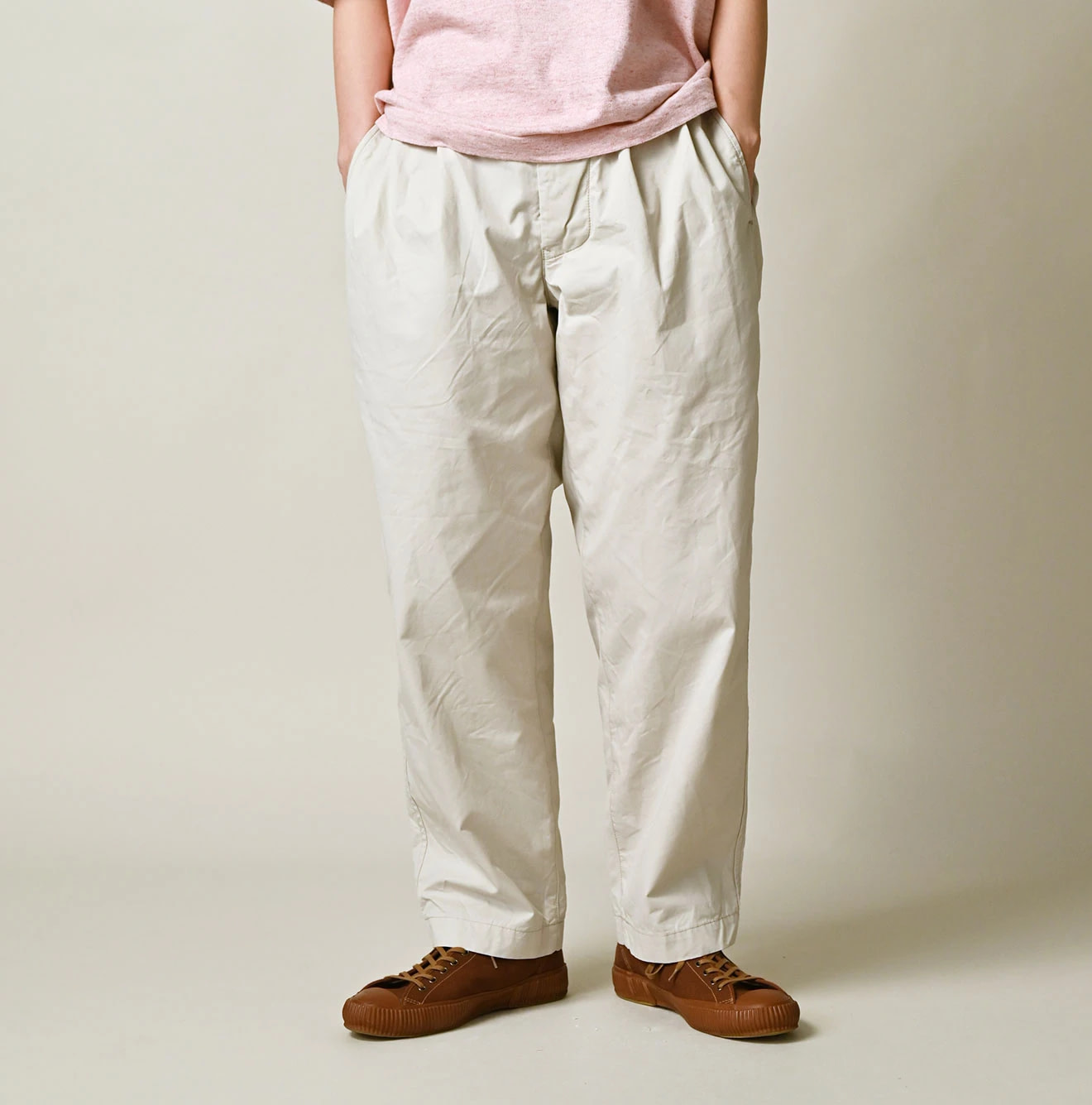Weather 908 Peg Top Pants Female Model