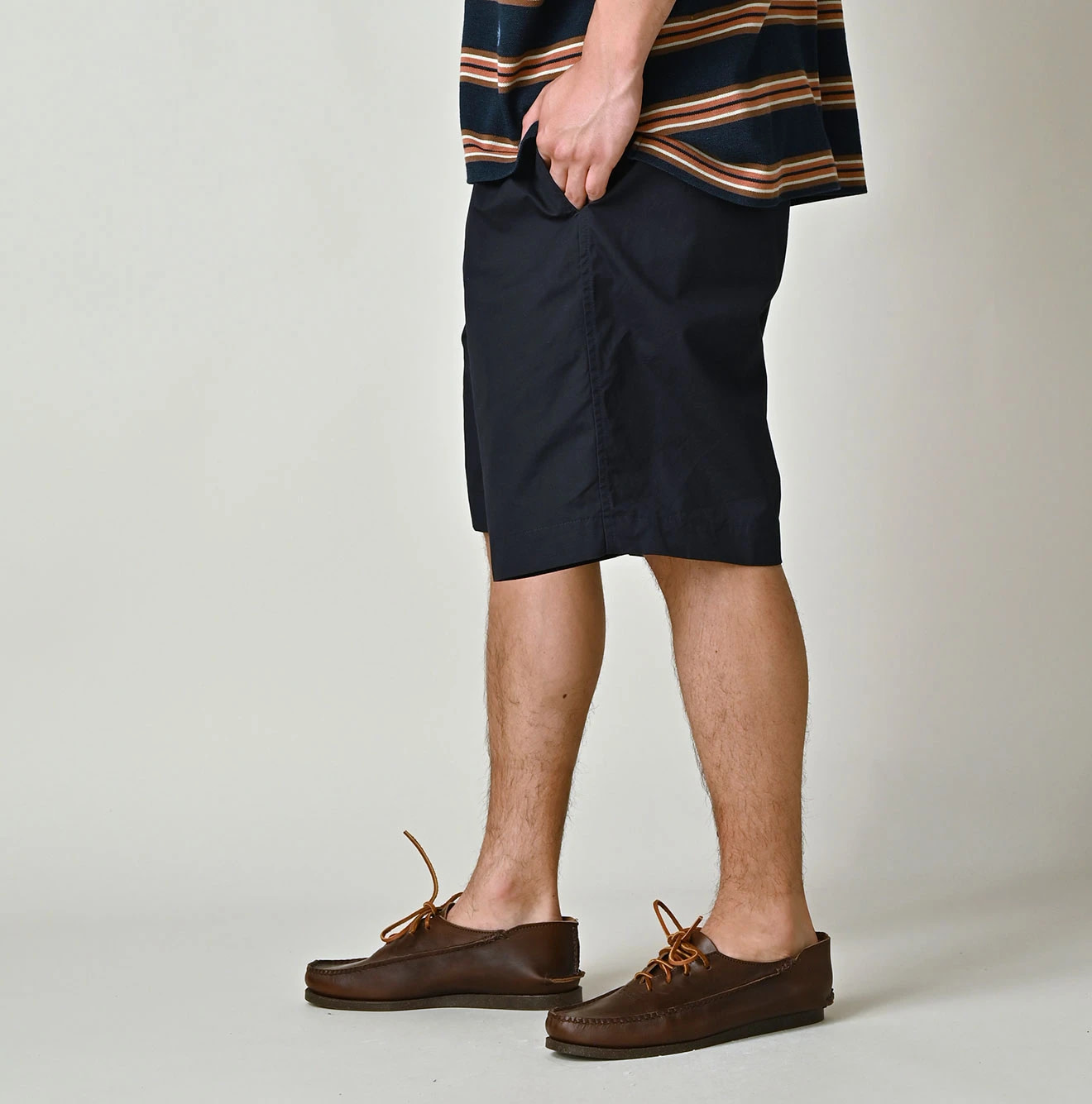 Weather 908 Peg Top Short Pants Male Model