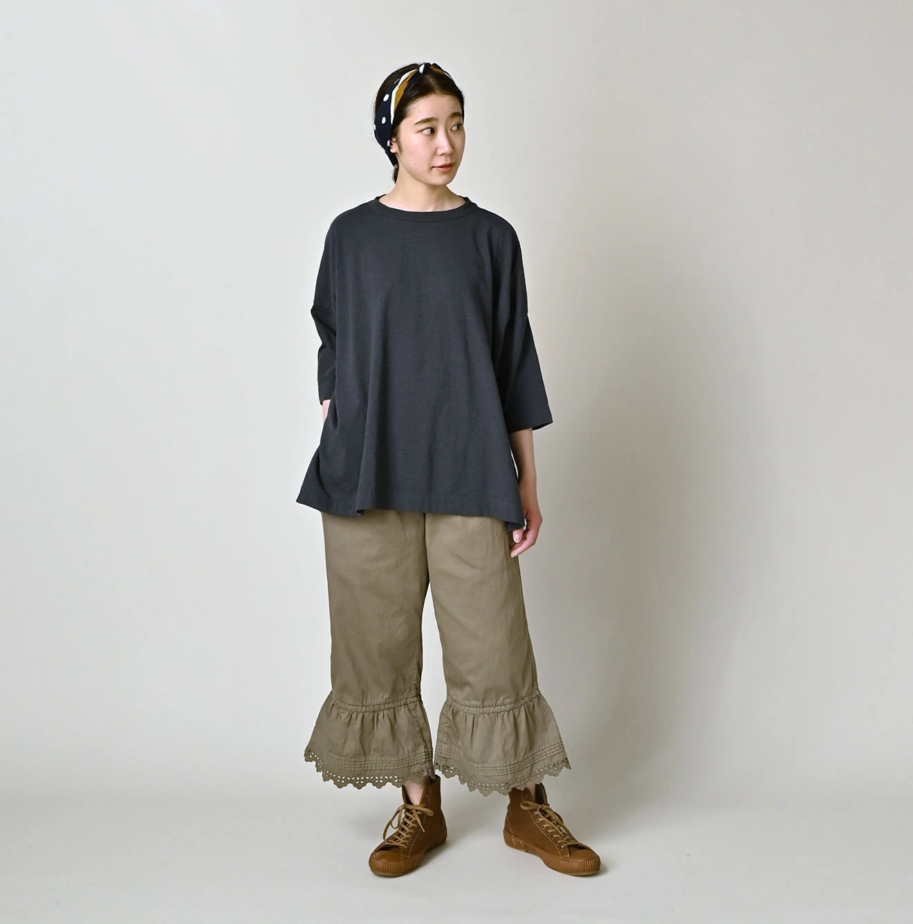 Tenjiku Big Slit T-shirt Female Model
