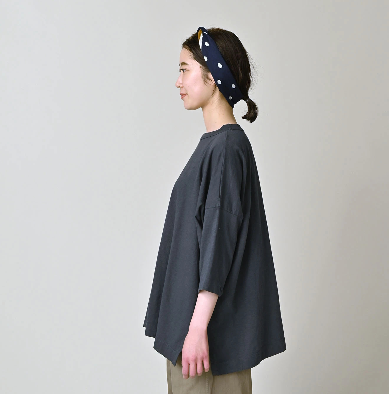 Tenjiku Big Slit T-shirt Female Model
