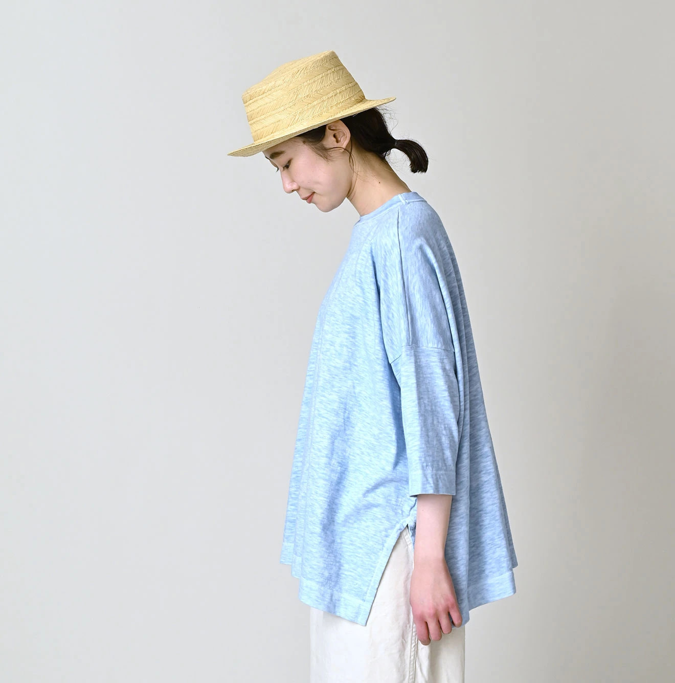45 Plant Dyed Tenjiku Big Slit T-shirt Female Model