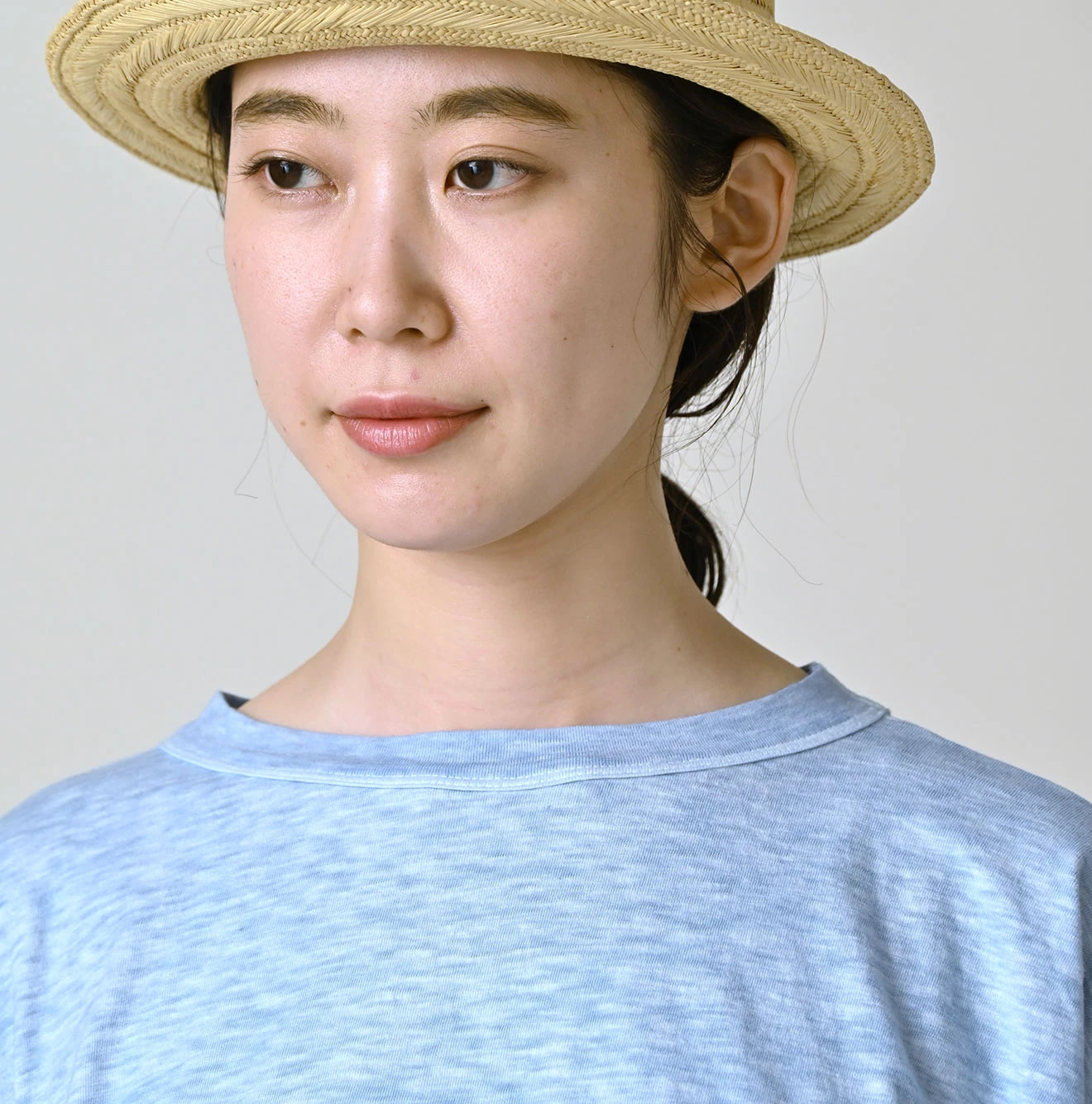 45 Plant Dyed Tenjiku Big Slit T-shirt Female Model