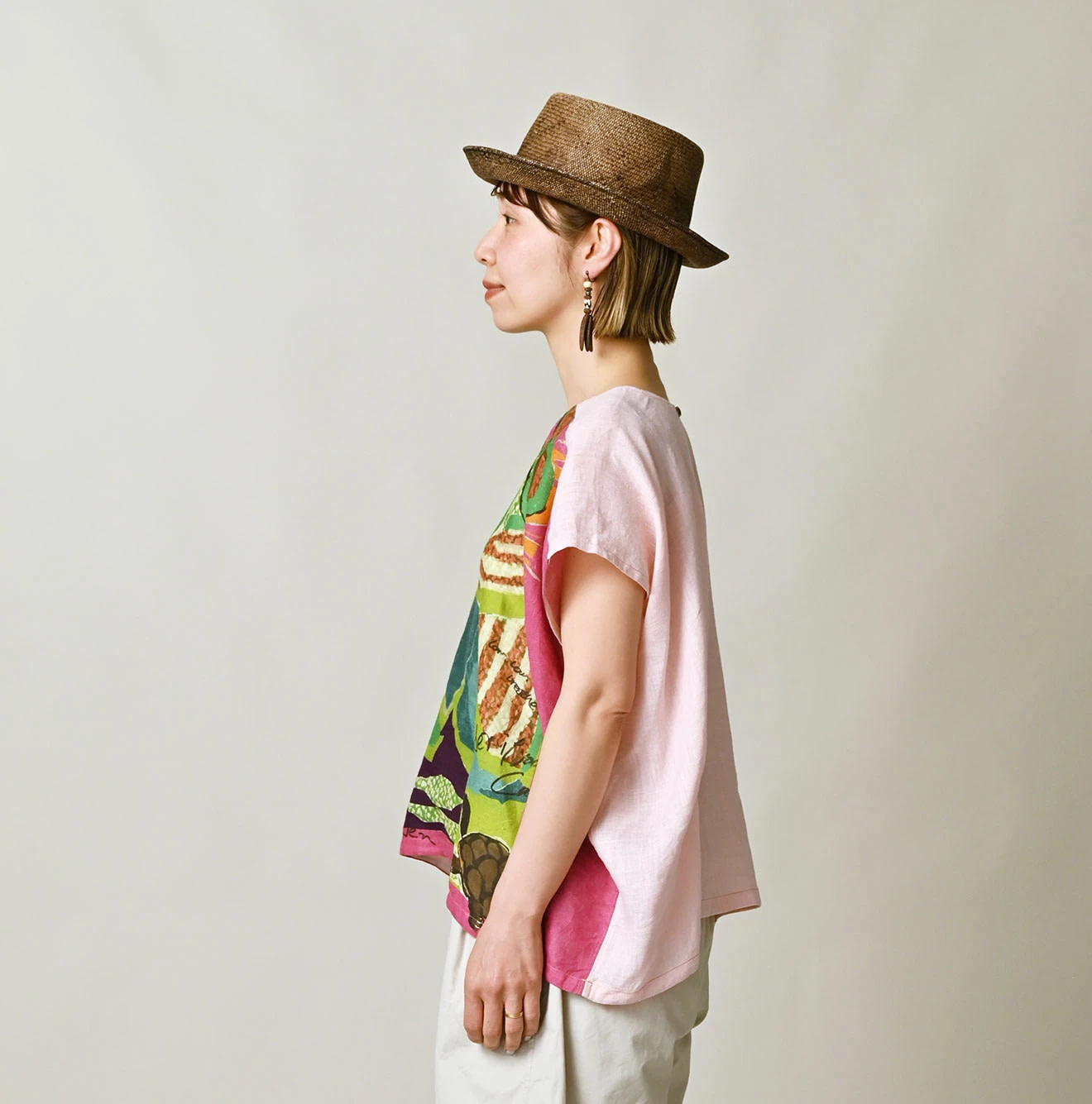 Hemp Picture Book Bandana Blouse Female Model