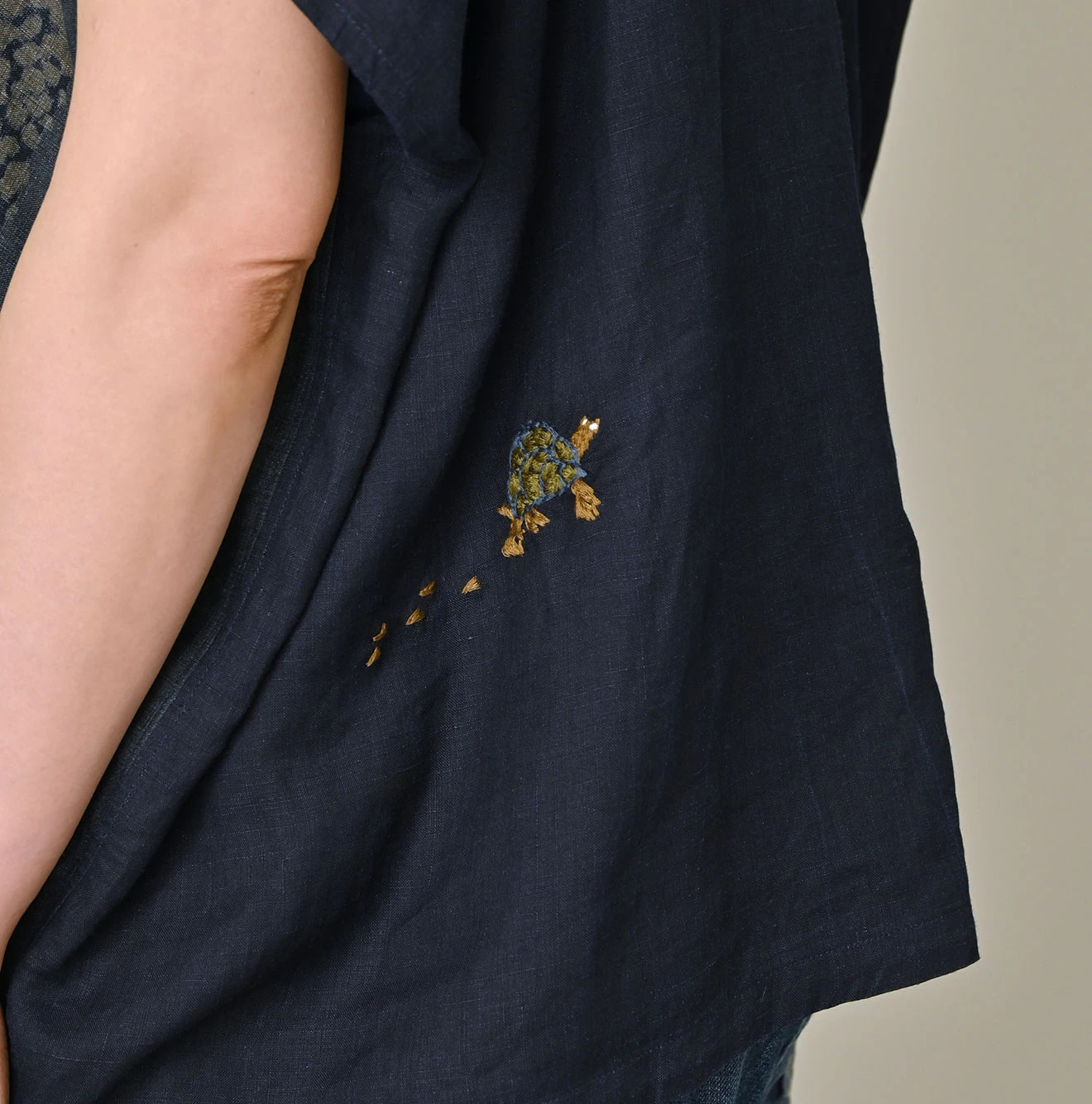 Indigo Hemp Picture Book Bandana Blouse Detail