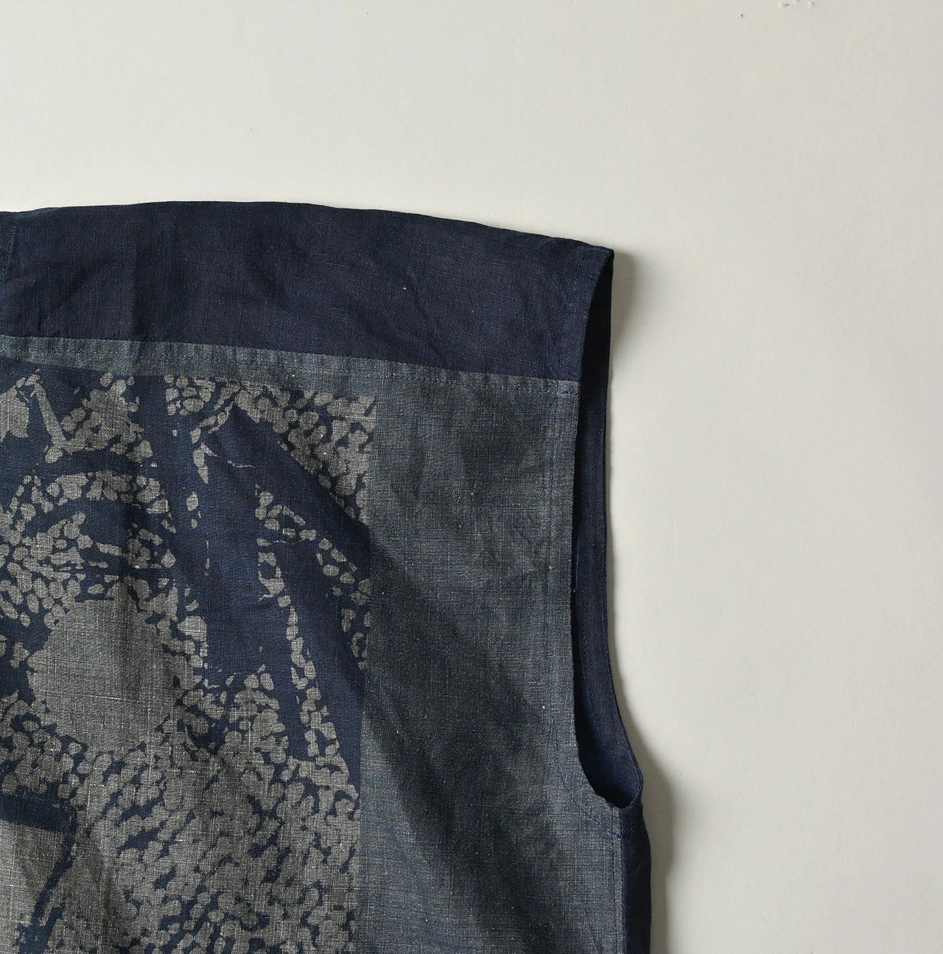Indigo Hemp Picture Book Bandana Blouse Detail