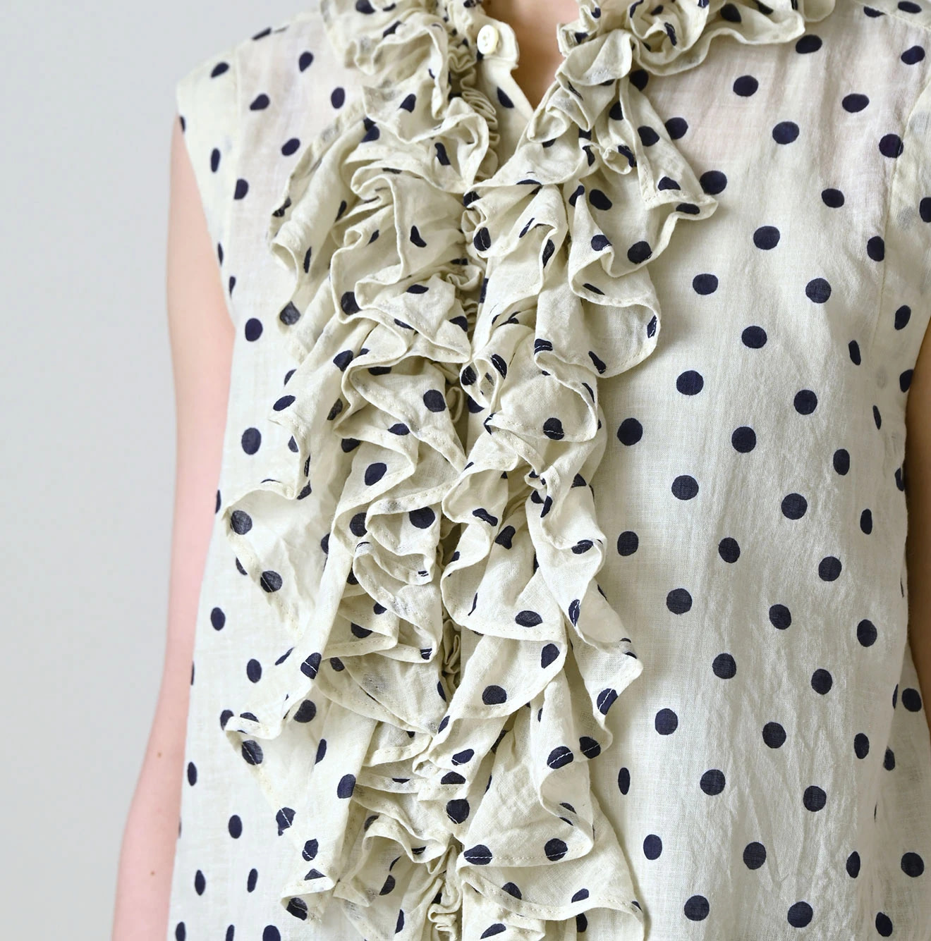 Gauze Polka Dots Print Frill Sleeveless Shirt Detail