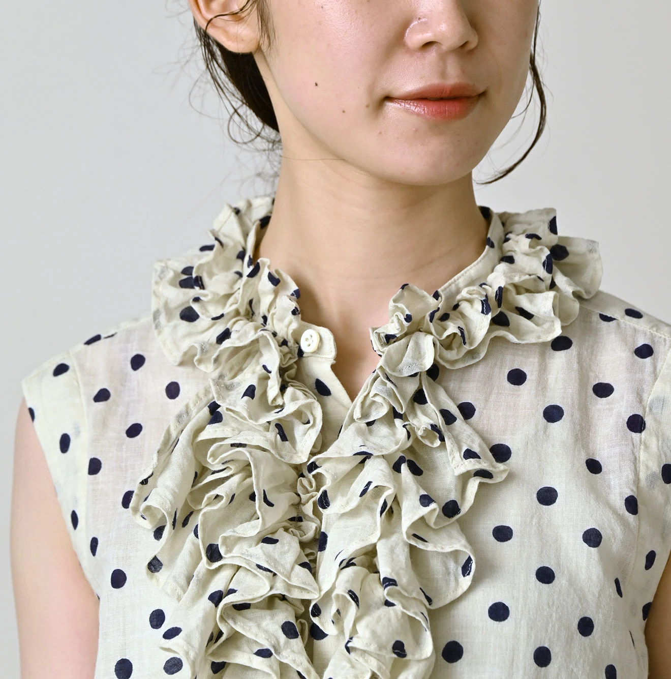 Gauze Polka Dots Print Frill Sleeveless Shirt Detail