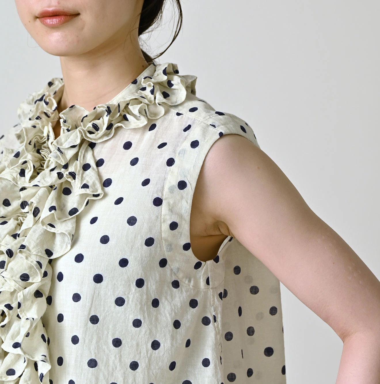 Gauze Polka Dots Print Frill Sleeveless Shirt Detail