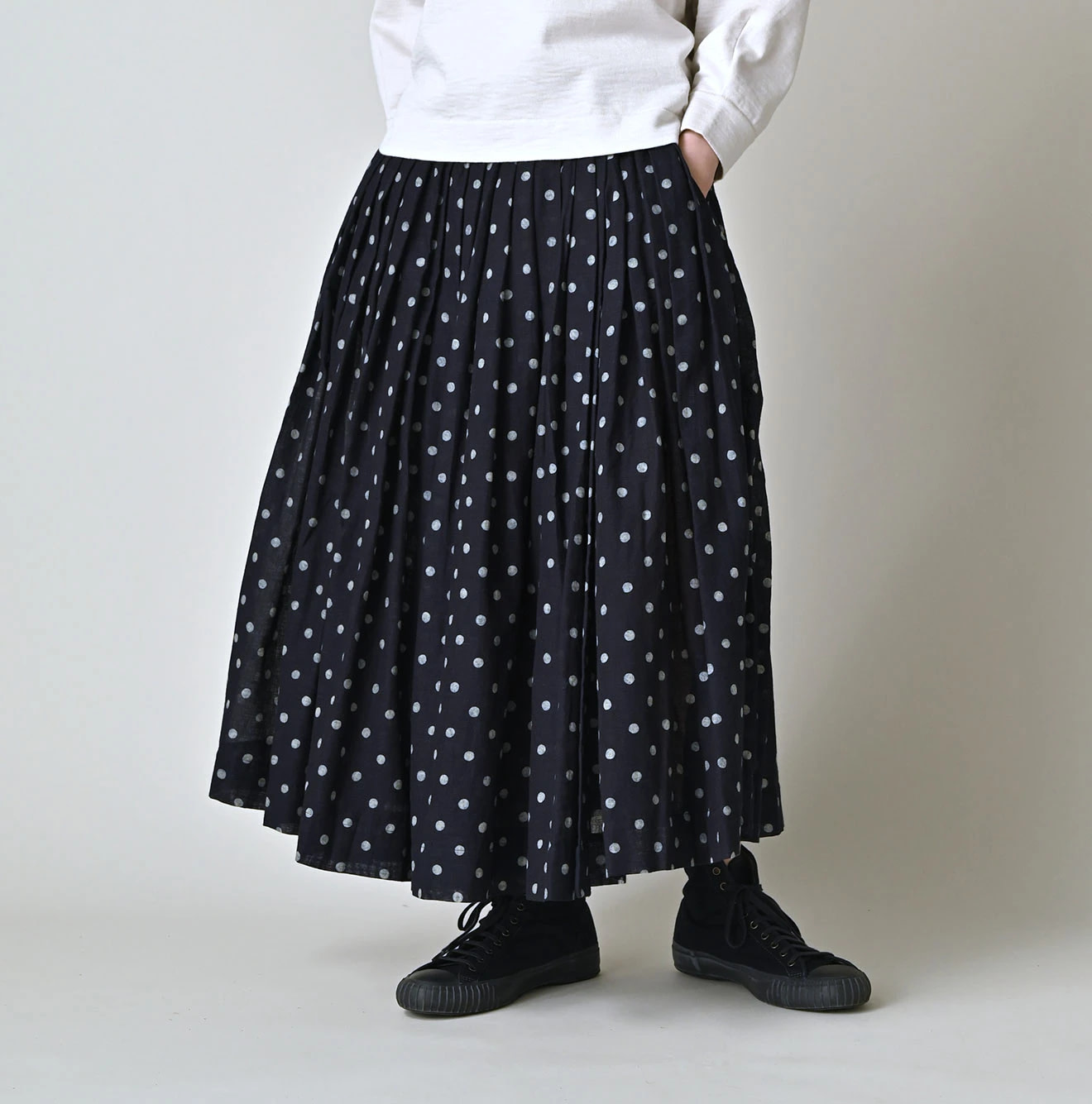 Indigo Gauze Polka Dots Print Tuck Wrap Skirt Female Model