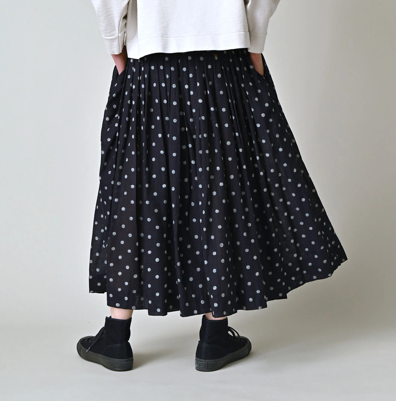 Indigo Gauze Polka Dots Print Tuck Wrap Skirt Female Model