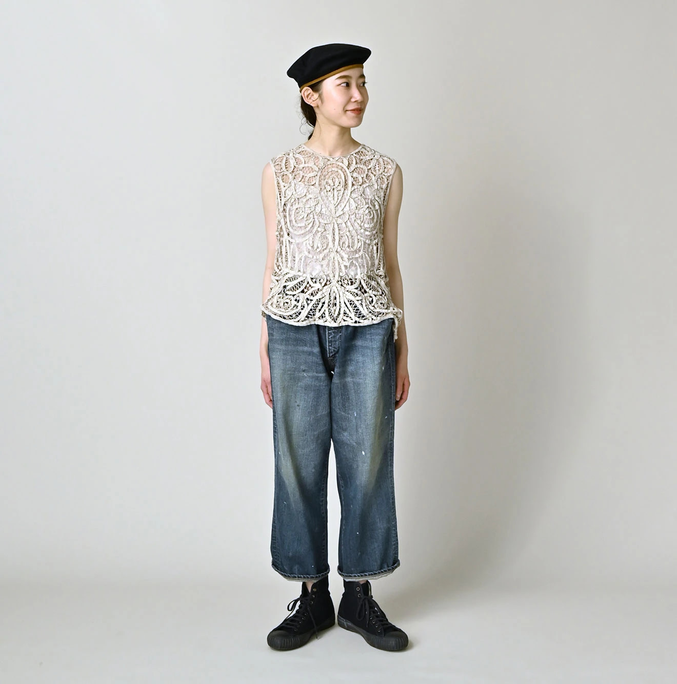 Linen Ribbon Battenberg Embroidery Sleeveless Shirt Female Model