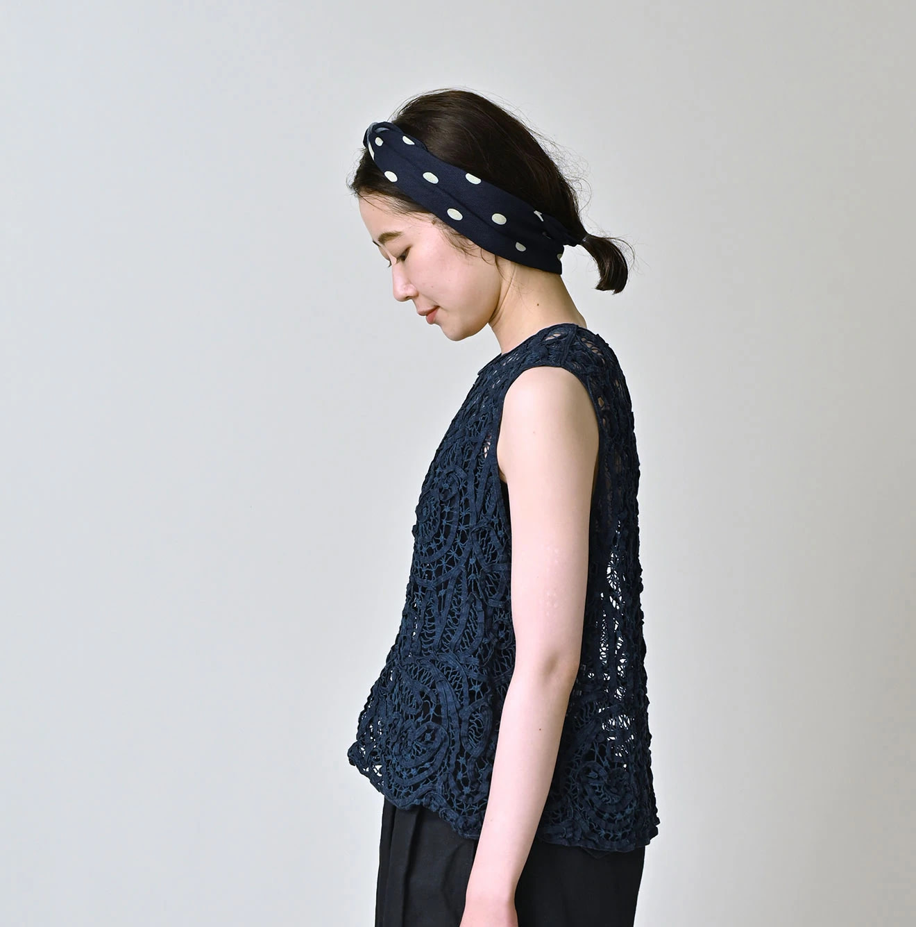 Ai Linen Ribbon Battenberg Embroidery Sleeveless Shirt Female Model