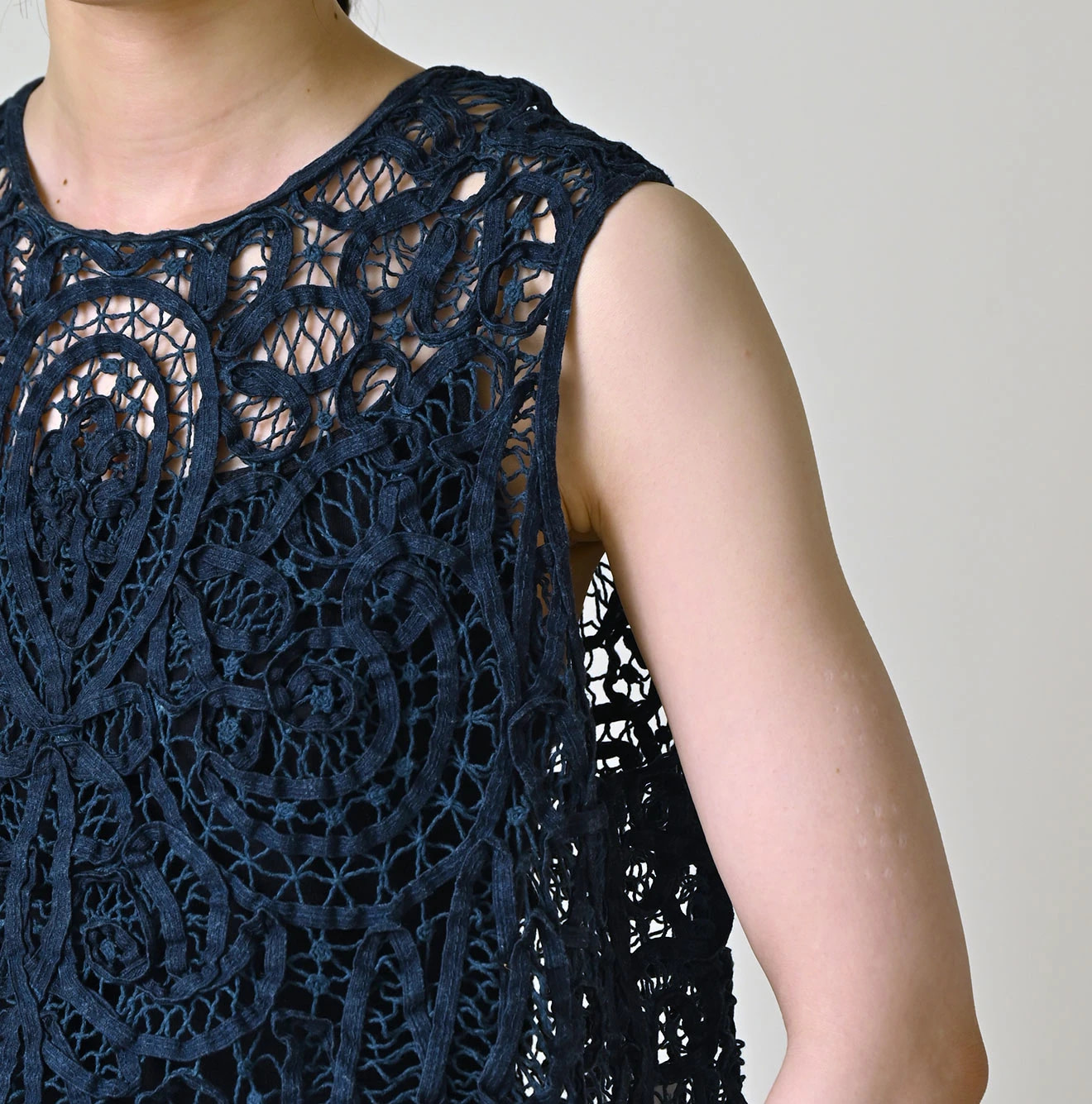 Ai Linen Ribbon Battenberg Embroidery Sleeveless Shirt Detail