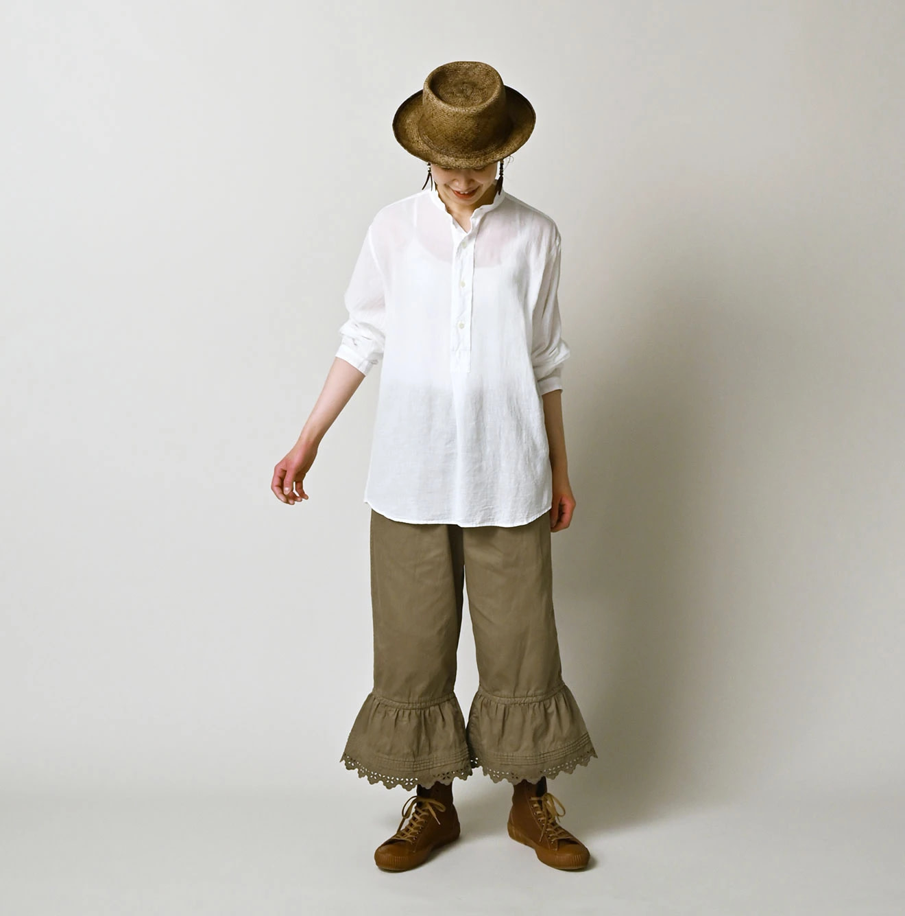 45 Gauze 908 Henley Shirt Female Model