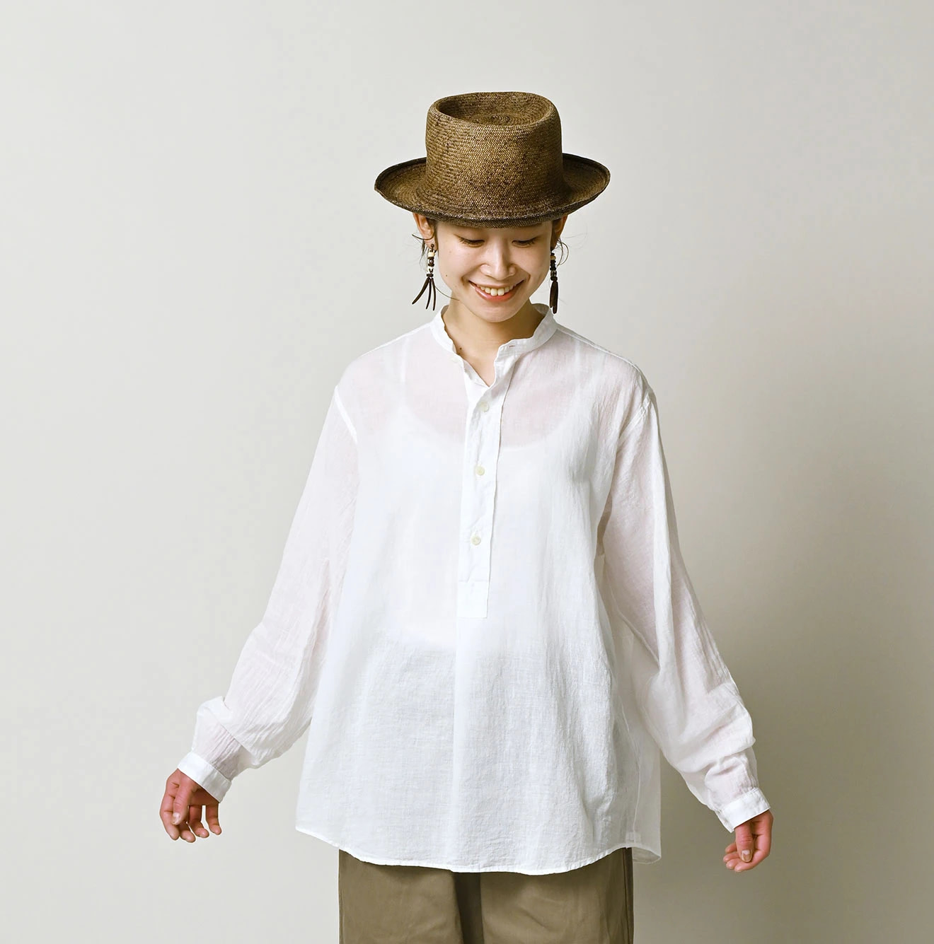 45 Gauze 908 Henley Shirt Female Model