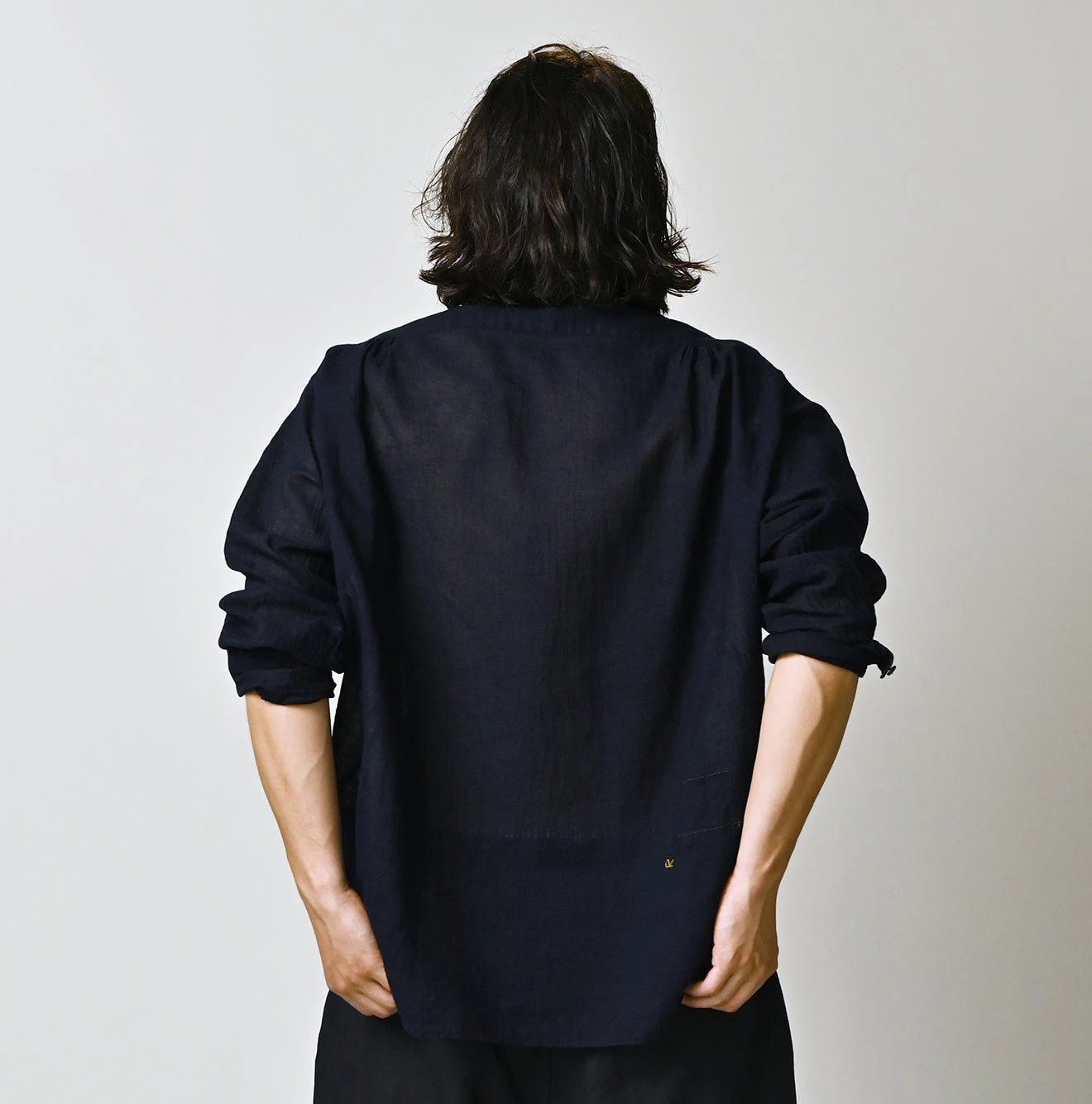 Indigo 45 Gauze 908 Henley Shirt Male Model