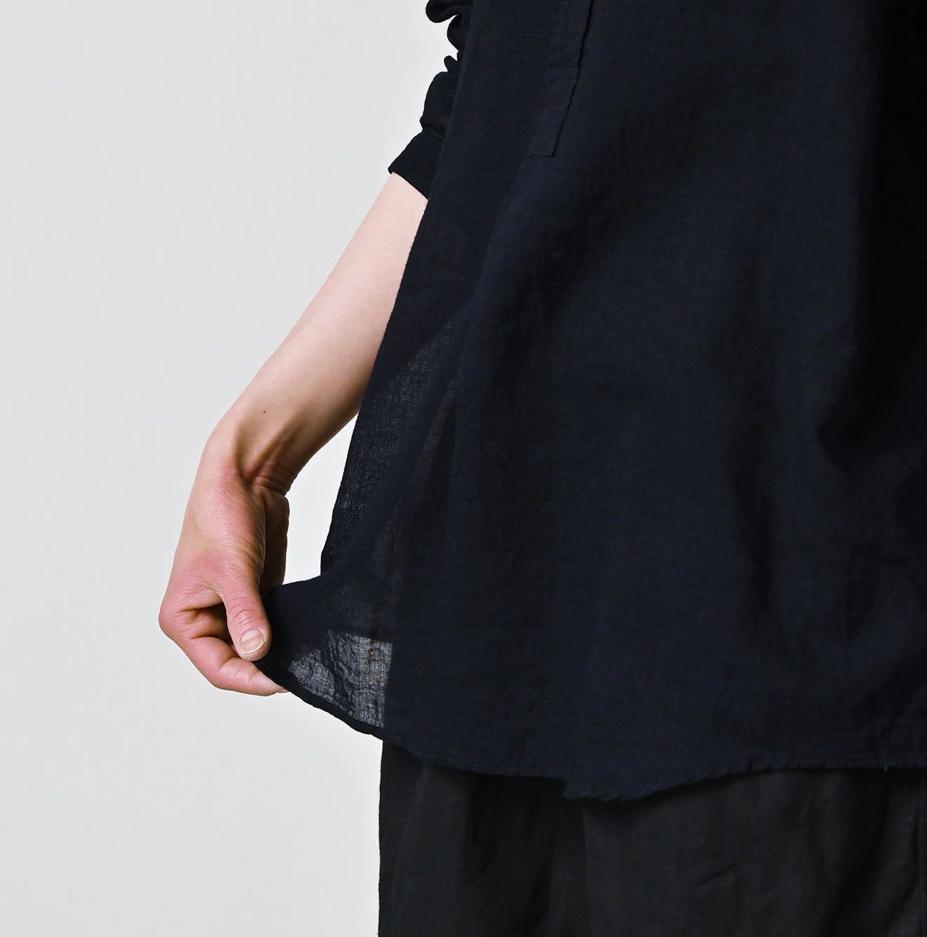 Indigo 45 Gauze 908 Henley Shirt Detail