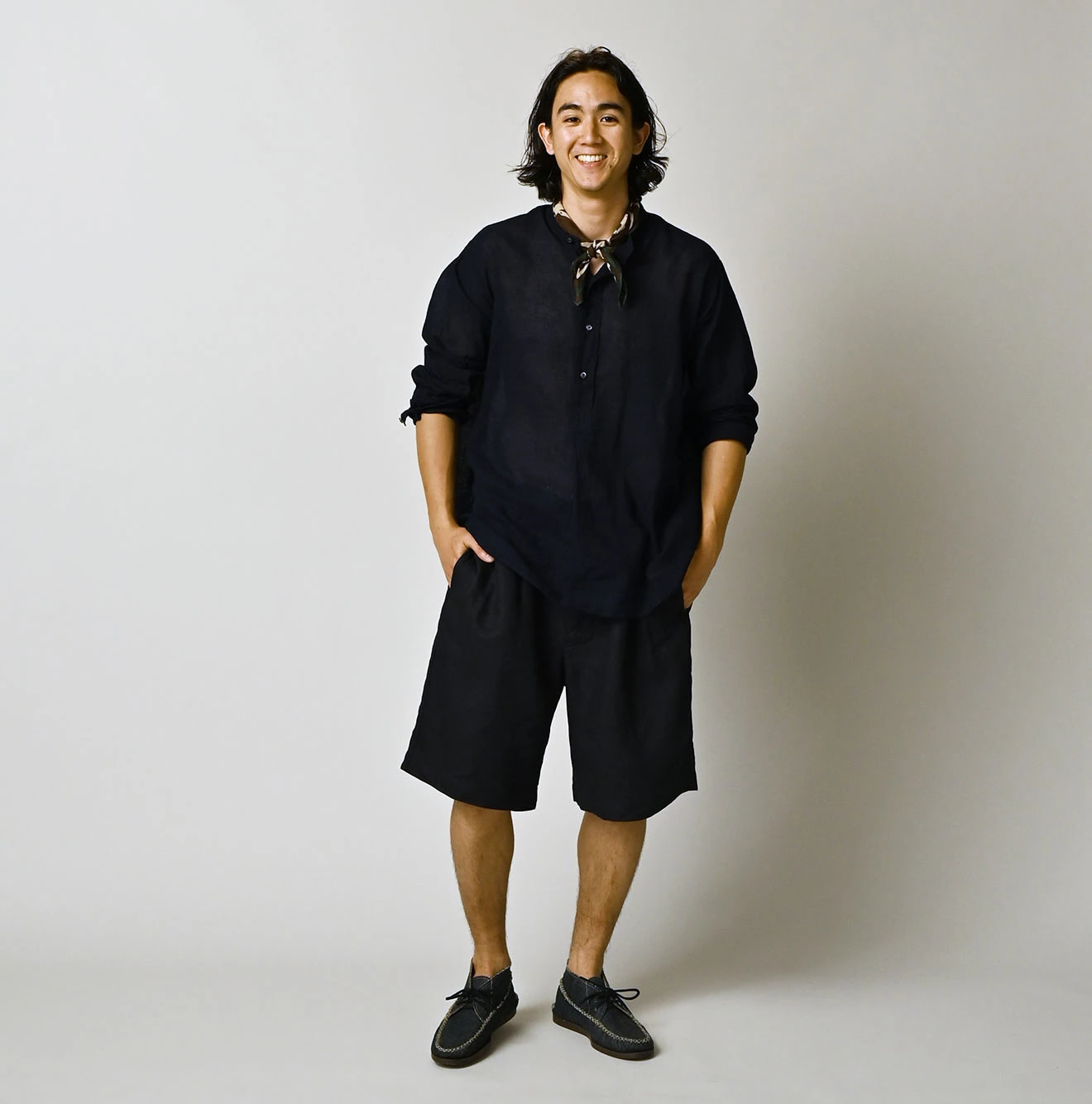 Indigo 45 Gauze 908 Henley Shirt Male Model