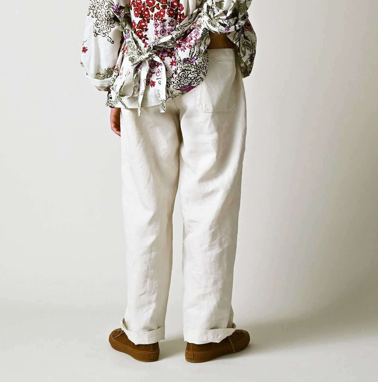 Linen Cloth 908 Easy Work Pants Female Model