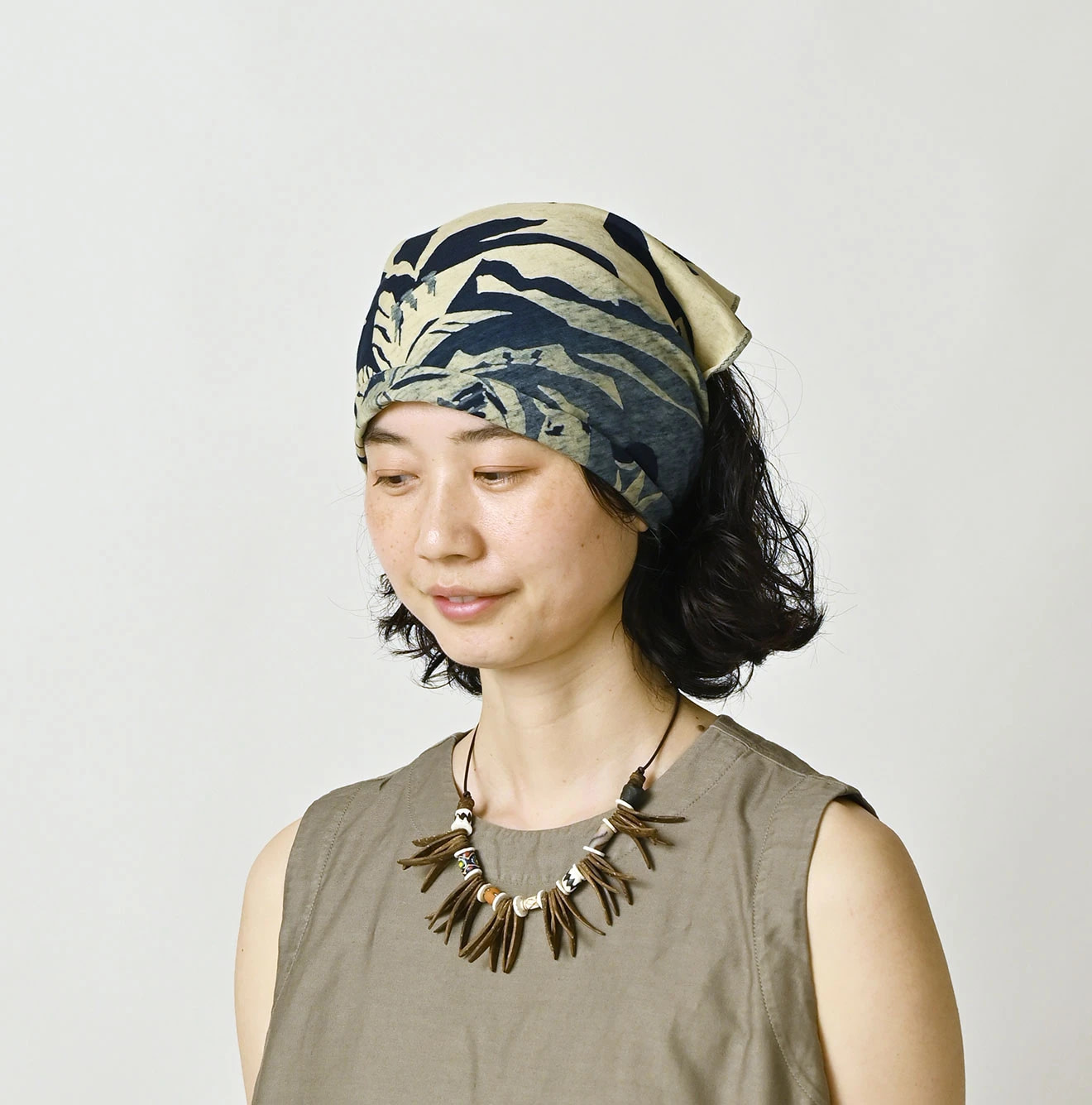 Indigo Tenjiku LeiLei Bandana Female Model