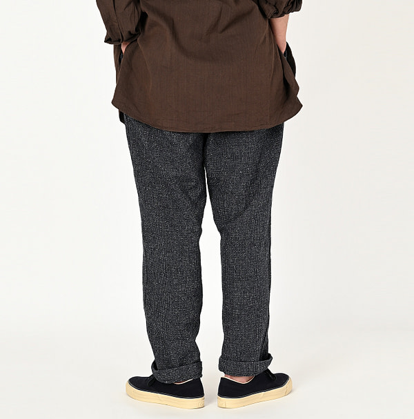 Indigo Cotton Tweed 908 Easy Poppo Pants Male Model