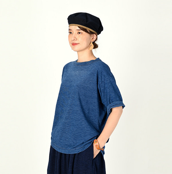 Indigo Tenjiku Cotton 908 Paisley Pocket T-shirt Female Model