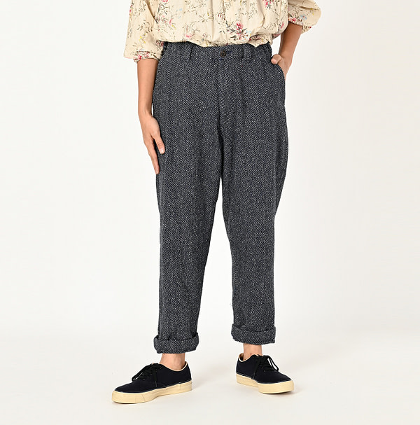 Indigo Cotton Tweed 908 Easy Poppo Pants Female Model