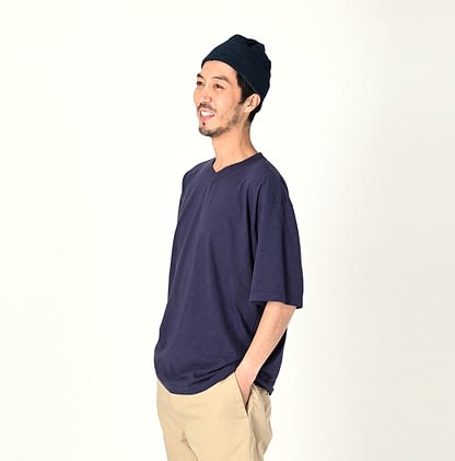Tenjiku Cotton 908 V-neck T-shirt Male Model
