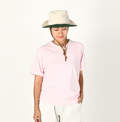 Tenjiku Cotton 908 V-neck T-shirt Female Model