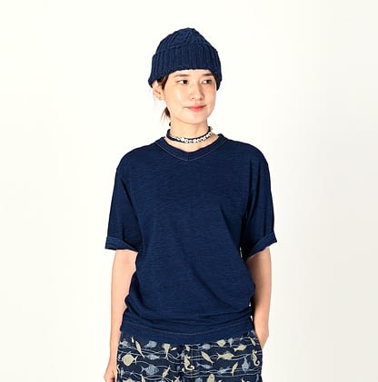Indigo Tenjiku Cotton 908 V-neck T-shirt Female Model