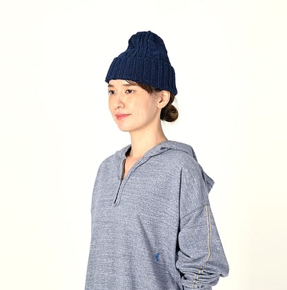 Linen Knit Pattern Cap Female Model